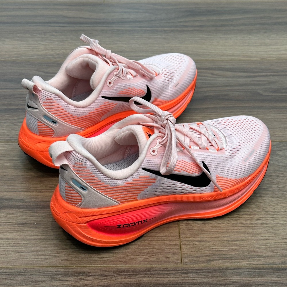 Nike Vomero 18 Running Shoe in Atmosphere/ Black/ Crimson Size 7 - Picture 5 of 16